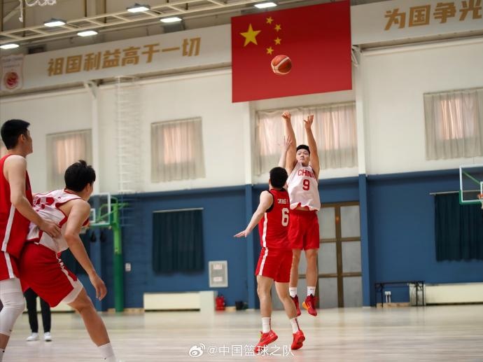  對(duì)抗訓(xùn)練繼續(xù)！中國(guó)男籃最新訓(xùn)練圖集新鮮出爐