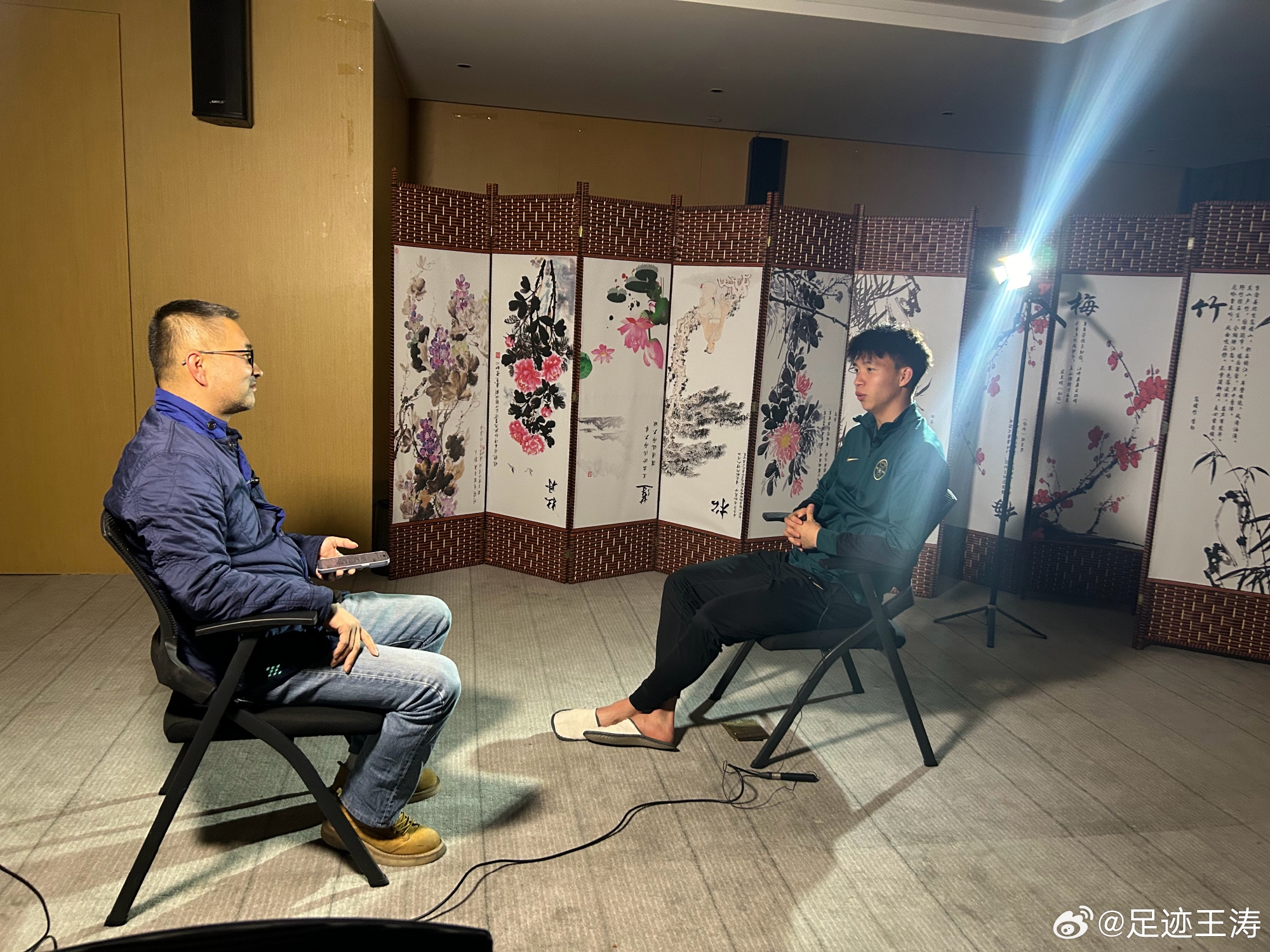  記者：王鈺棟視韋世豪為偶像&想加他微信，現(xiàn)進(jìn)了國足不知加到?jīng)]