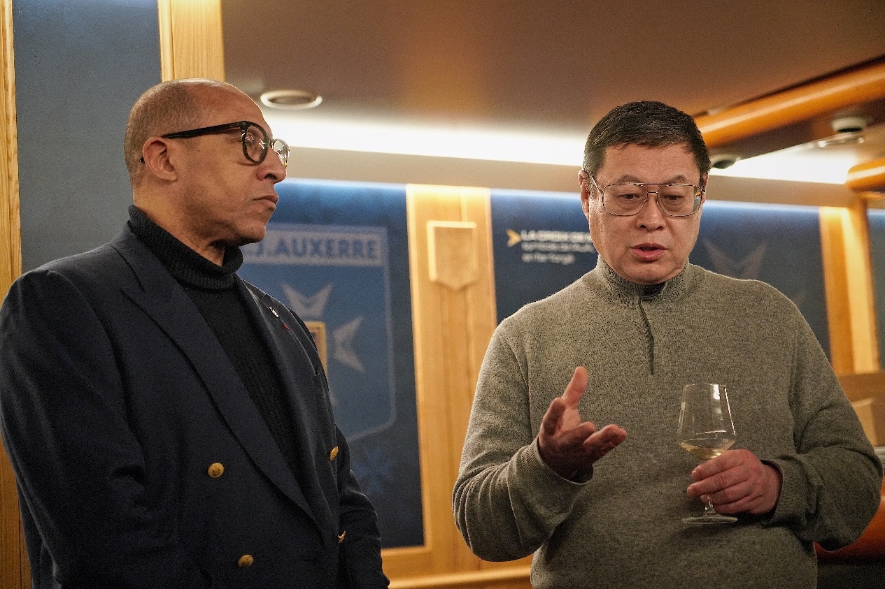  法國足協(xié)主席迪亞洛做客歐塞爾，并與董事會主席周云杰會晤