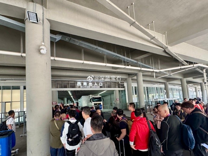 盛況空前！記者曬照：距離中澳之戰(zhàn)還有三小時(shí)，現(xiàn)場(chǎng)記者已超百名