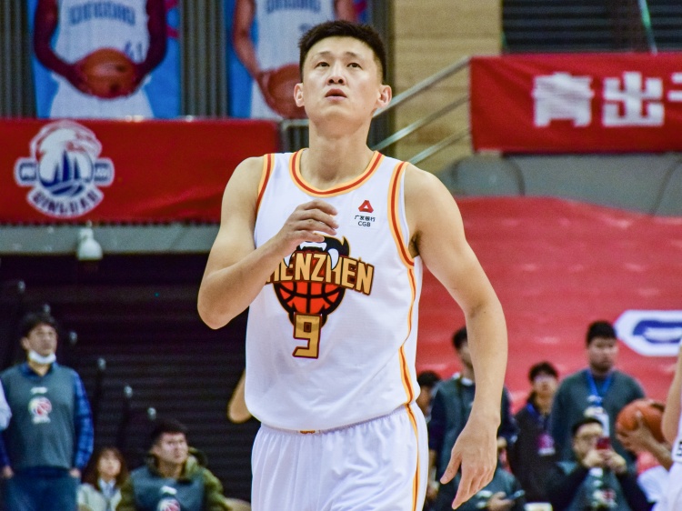  中流砥柱！周鵬12中8高效拿下19分4板 關鍵上籃殺死比賽