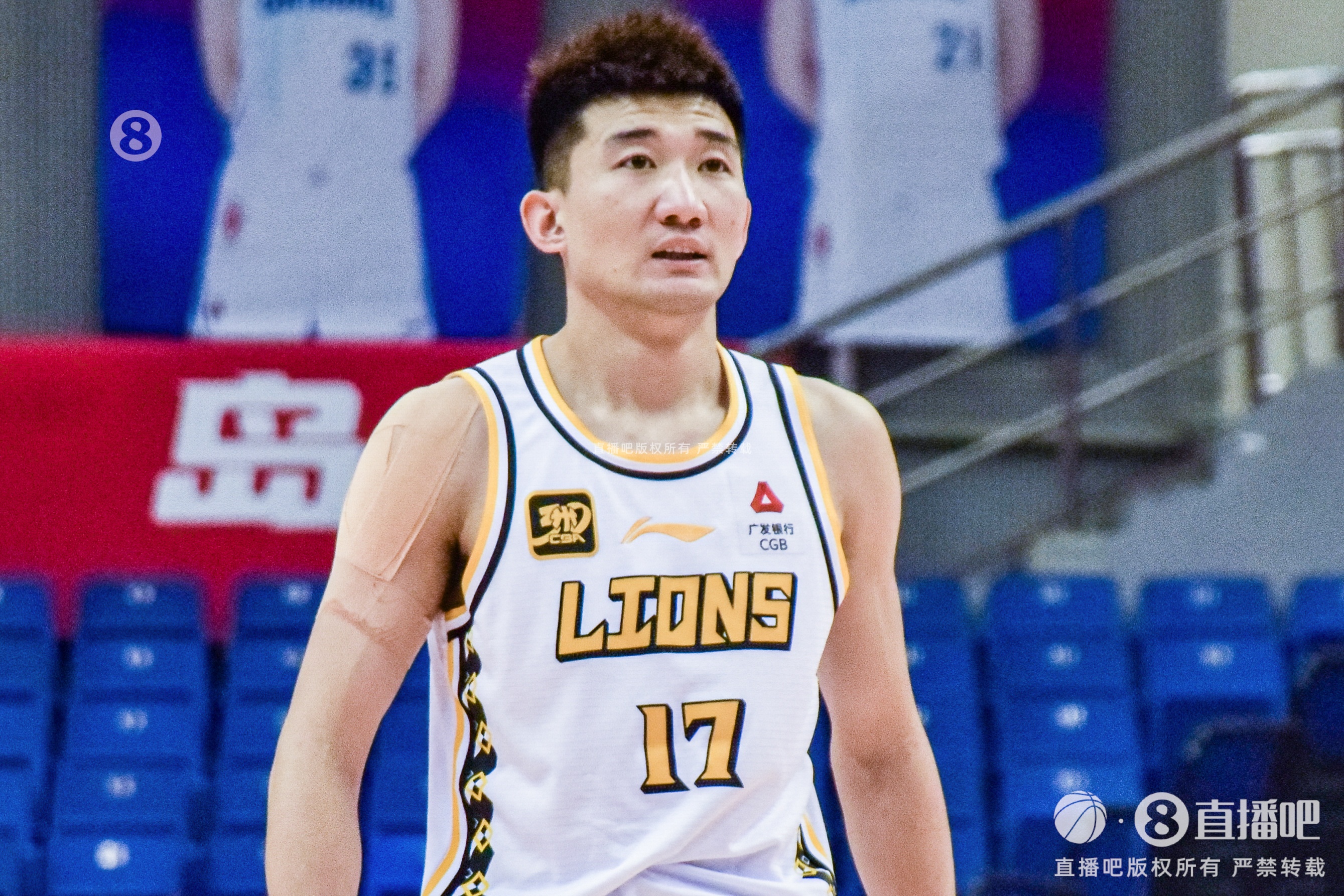  效率太低！孫銘徽15中4拿到15分4板12助2斷1帽 5次犯規(guī)