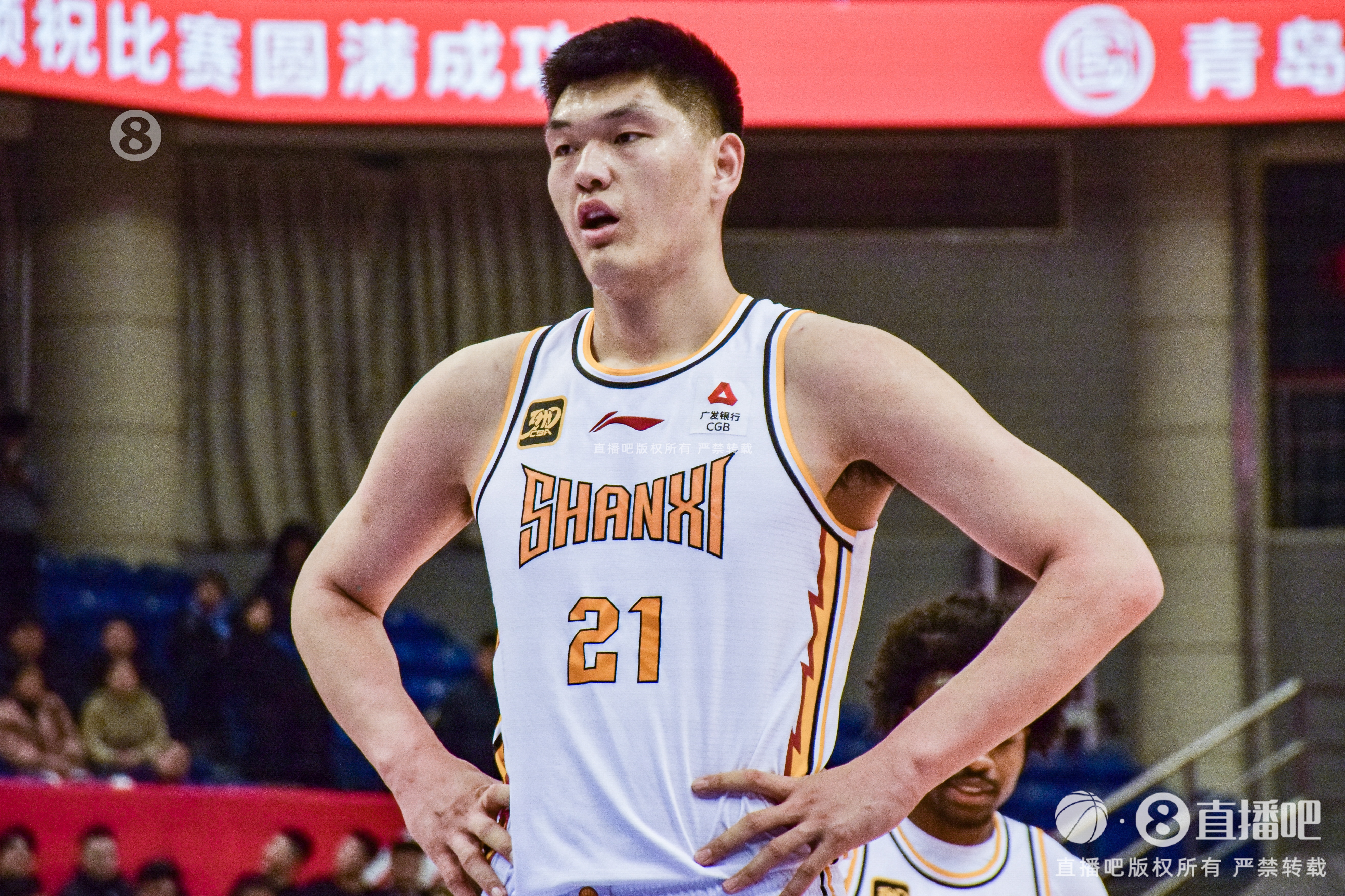  進(jìn)化了！劉傳興半場7中5&三分3中2 拿下12分3籃板助隊建立領(lǐng)先